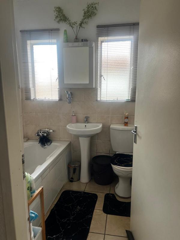 To Let 2 Bedroom Property for Rent in Meredale Gauteng