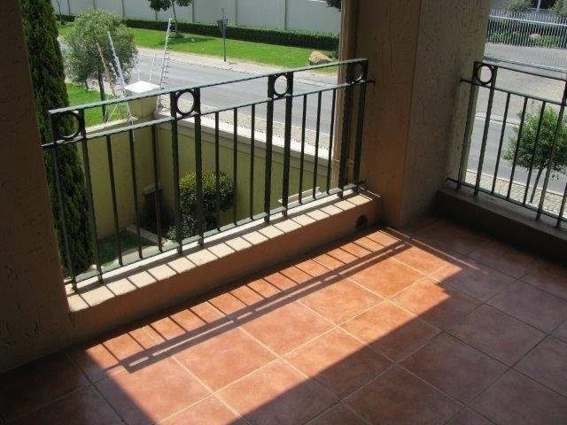 To Let 2 Bedroom Property for Rent in Pineslopes Gauteng