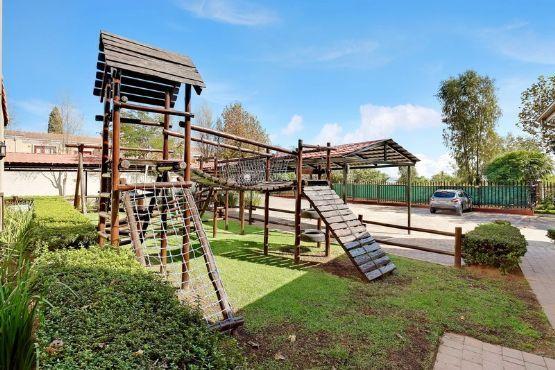 To Let 2 Bedroom Property for Rent in Pineslopes Gauteng