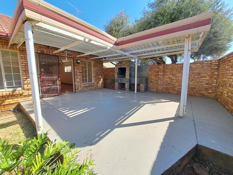 3 Bedroom Property for Sale in Rooihuiskraal North Gauteng