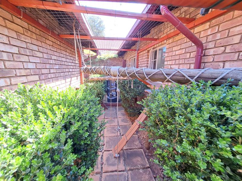 3 Bedroom Property for Sale in Rooihuiskraal North Gauteng