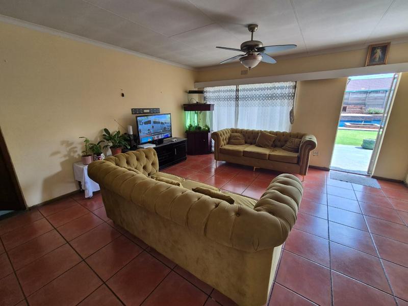 4 Bedroom Property for Sale in Brackendowns Gauteng