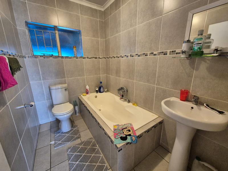 4 Bedroom Property for Sale in Brackendowns Gauteng