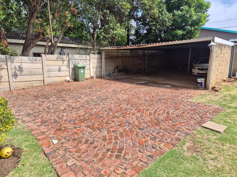 4 Bedroom Property for Sale in Brackendowns Gauteng