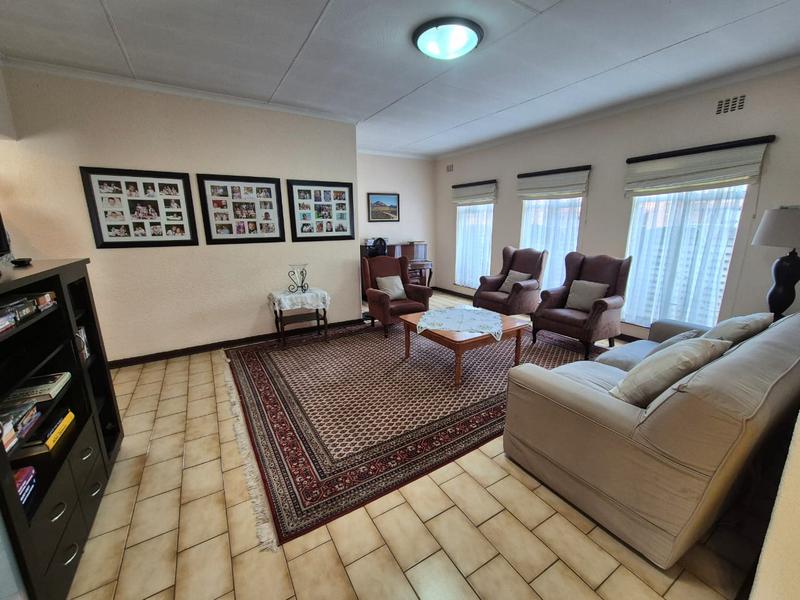 5 Bedroom Property for Sale in Brackendowns Gauteng