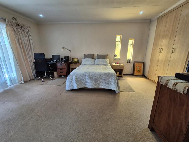 5 Bedroom Property for Sale in Brackendowns Gauteng