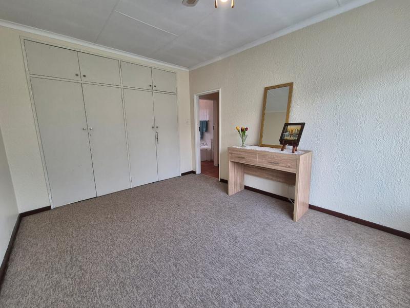 5 Bedroom Property for Sale in Brackendowns Gauteng