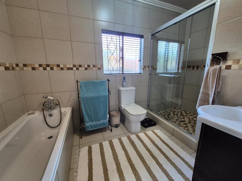5 Bedroom Property for Sale in Brackendowns Gauteng