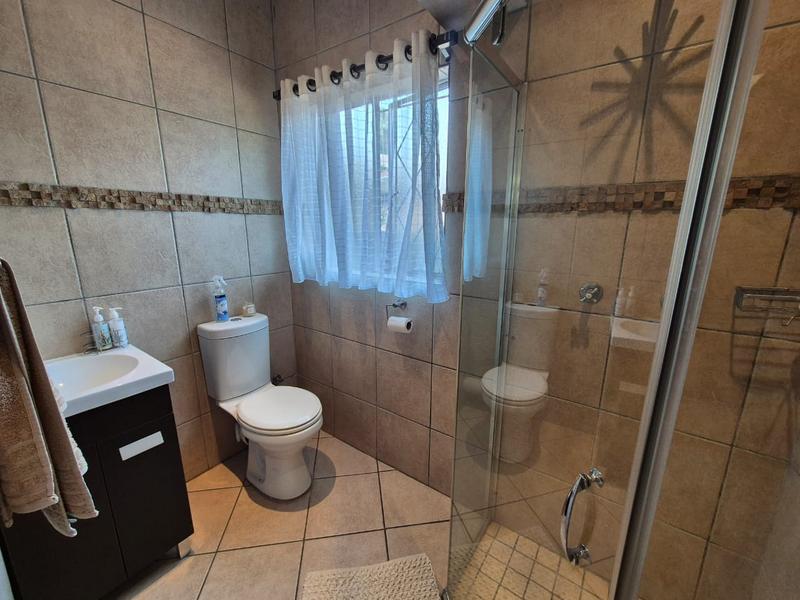 5 Bedroom Property for Sale in Brackendowns Gauteng