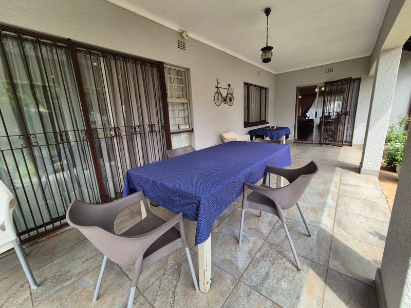 5 Bedroom Property for Sale in Brackendowns Gauteng