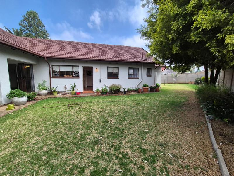5 Bedroom Property for Sale in Brackendowns Gauteng