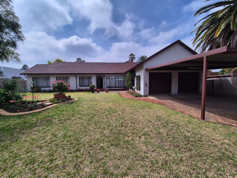 5 Bedroom Property for Sale in Brackendowns Gauteng