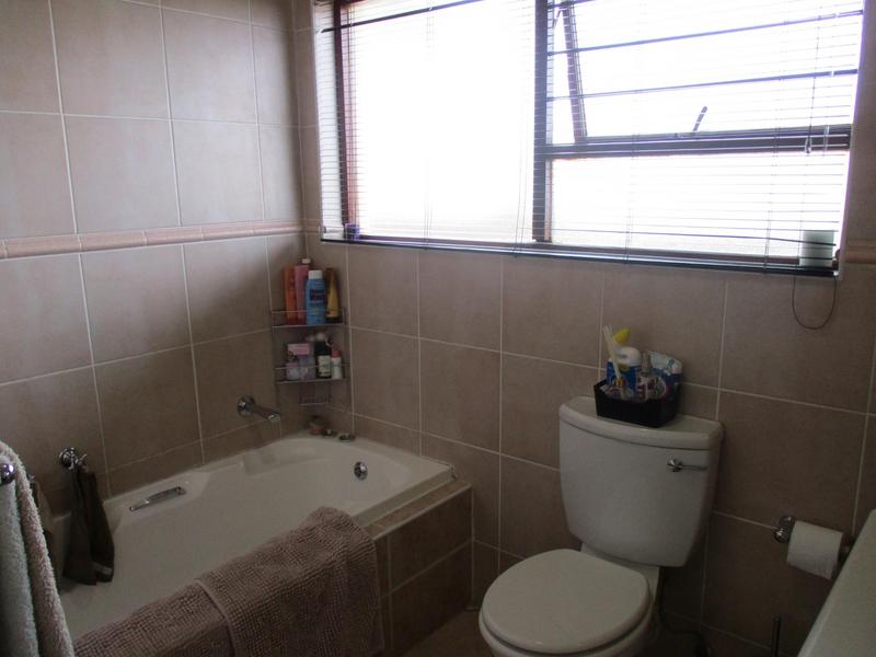 To Let 3 Bedroom Property for Rent in Radiokop Gauteng