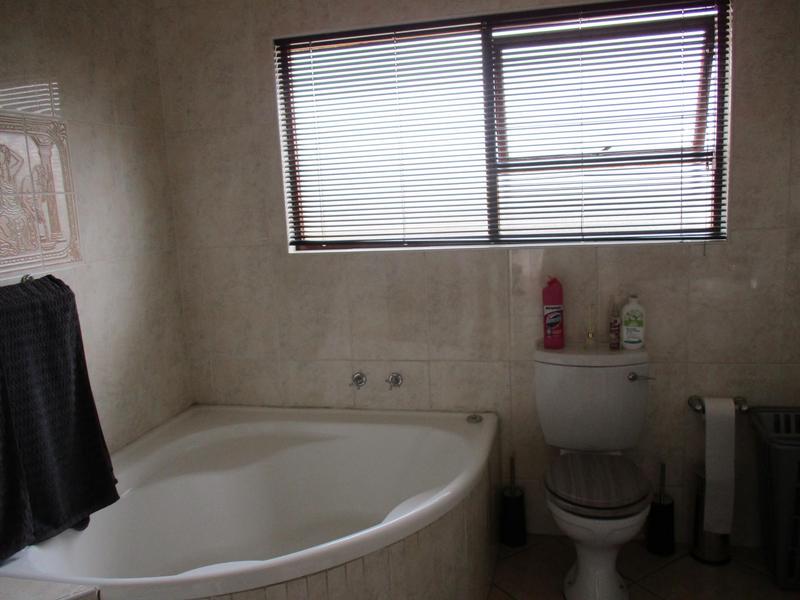 To Let 3 Bedroom Property for Rent in Radiokop Gauteng