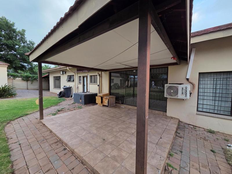 To Let 4 Bedroom Property for Rent in Erasmia Gauteng