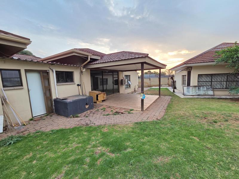 To Let 4 Bedroom Property for Rent in Erasmia Gauteng