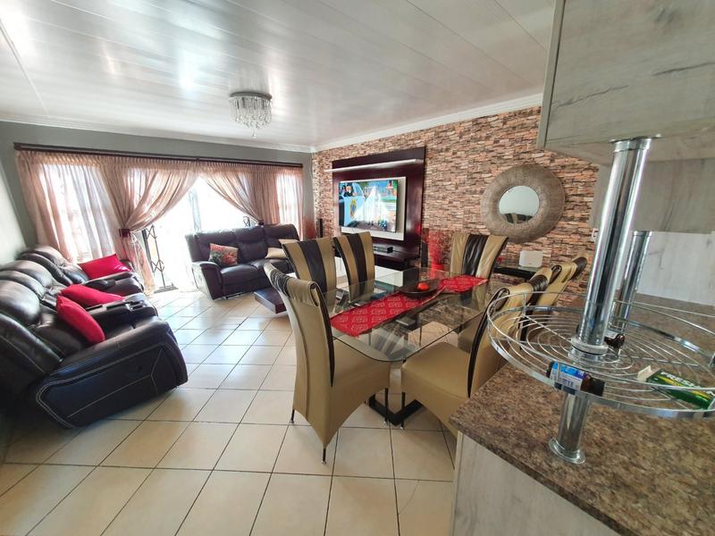3 Bedroom Property for Sale in Heatherview Gauteng