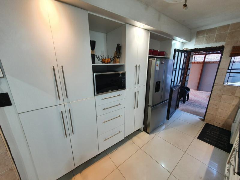 5 Bedroom Property for Sale in The Orchards Gauteng