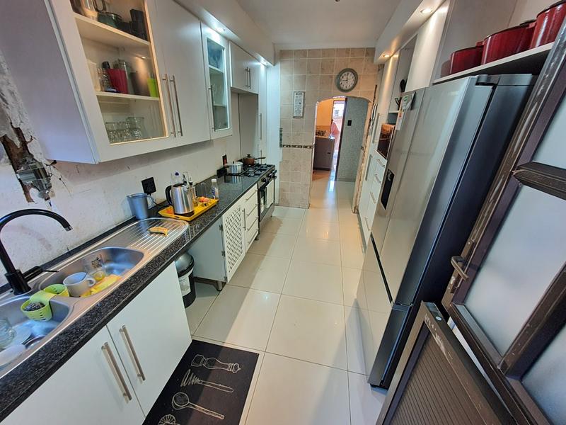 5 Bedroom Property for Sale in The Orchards Gauteng