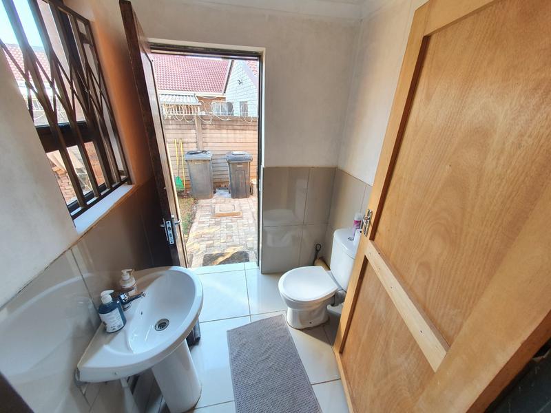 5 Bedroom Property for Sale in The Orchards Gauteng