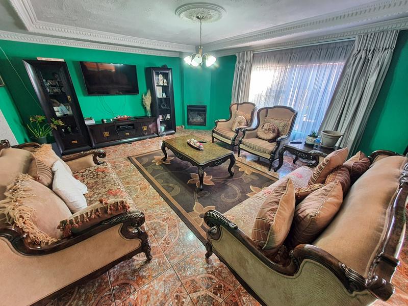 5 Bedroom Property for Sale in The Orchards Gauteng