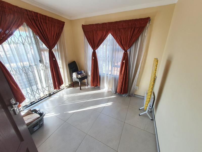 5 Bedroom Property for Sale in The Orchards Gauteng