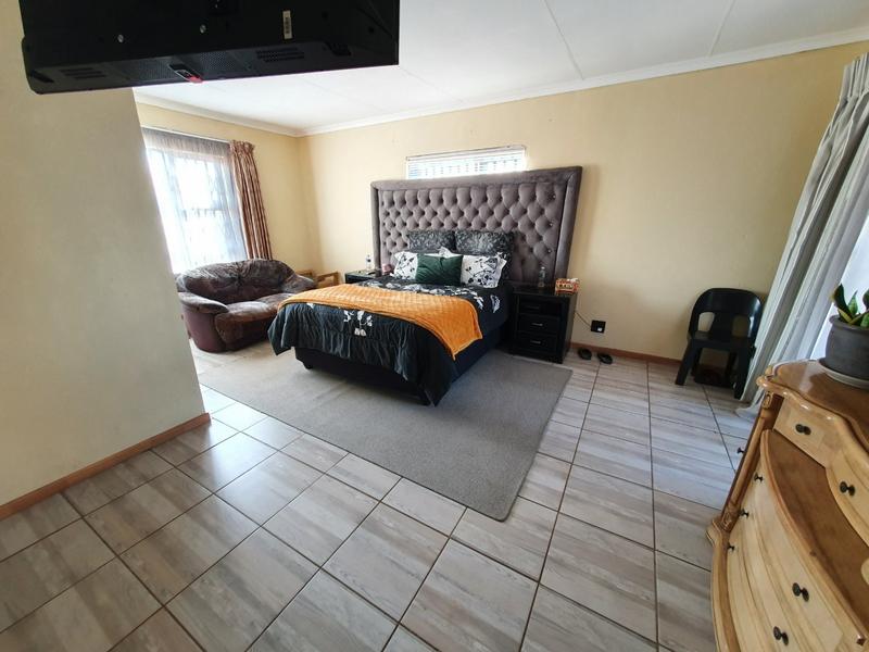 5 Bedroom Property for Sale in The Orchards Gauteng