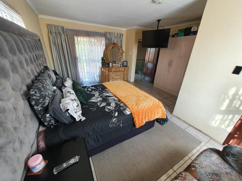 5 Bedroom Property for Sale in The Orchards Gauteng