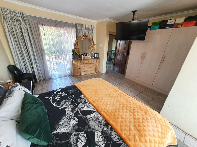 5 Bedroom Property for Sale in The Orchards Gauteng