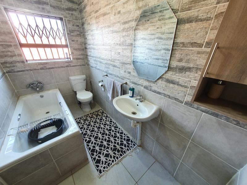 5 Bedroom Property for Sale in The Orchards Gauteng