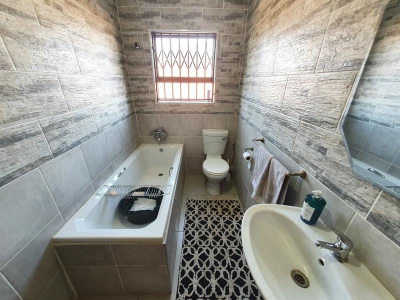 5 Bedroom Property for Sale in The Orchards Gauteng