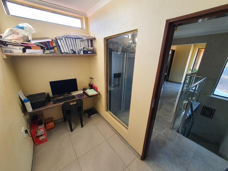 5 Bedroom Property for Sale in The Orchards Gauteng