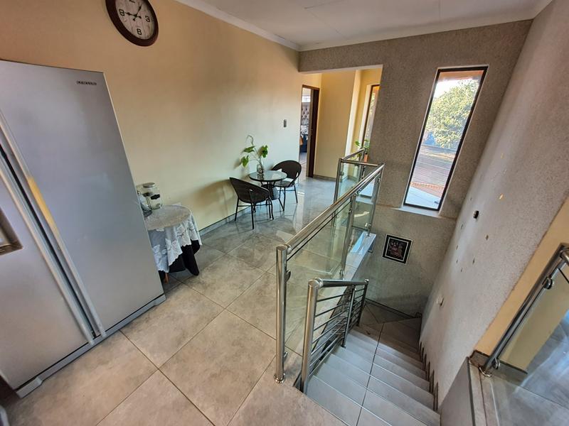 5 Bedroom Property for Sale in The Orchards Gauteng