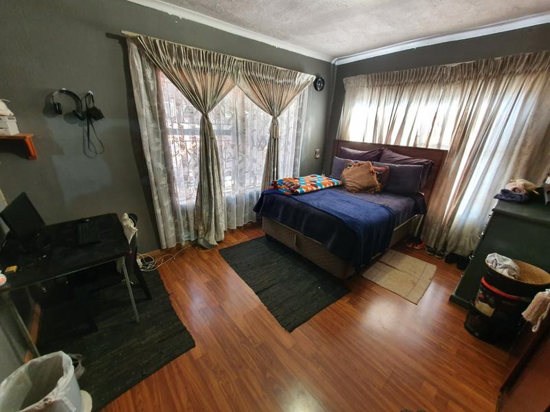 5 Bedroom Property for Sale in The Orchards Gauteng