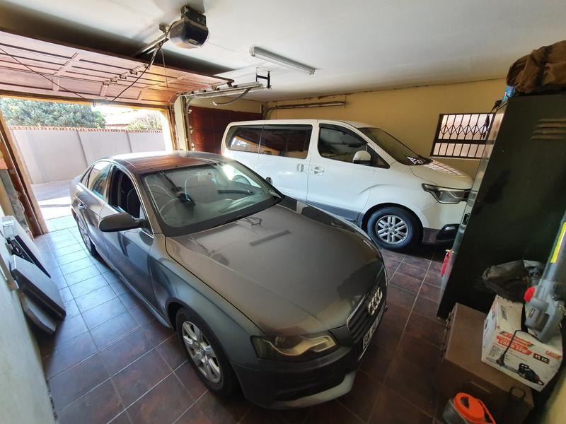 5 Bedroom Property for Sale in The Orchards Gauteng