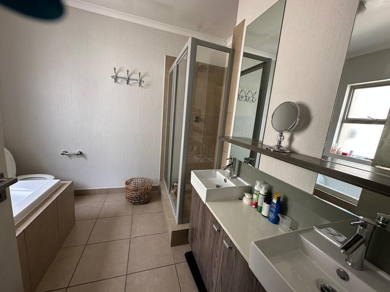 To Let 2 Bedroom Property for Rent in Beverley Gauteng