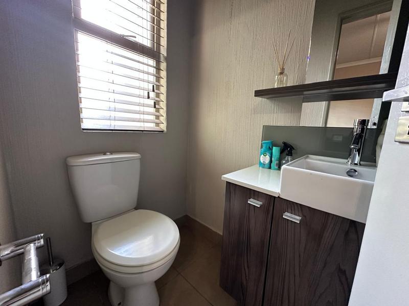 To Let 2 Bedroom Property for Rent in Beverley Gauteng