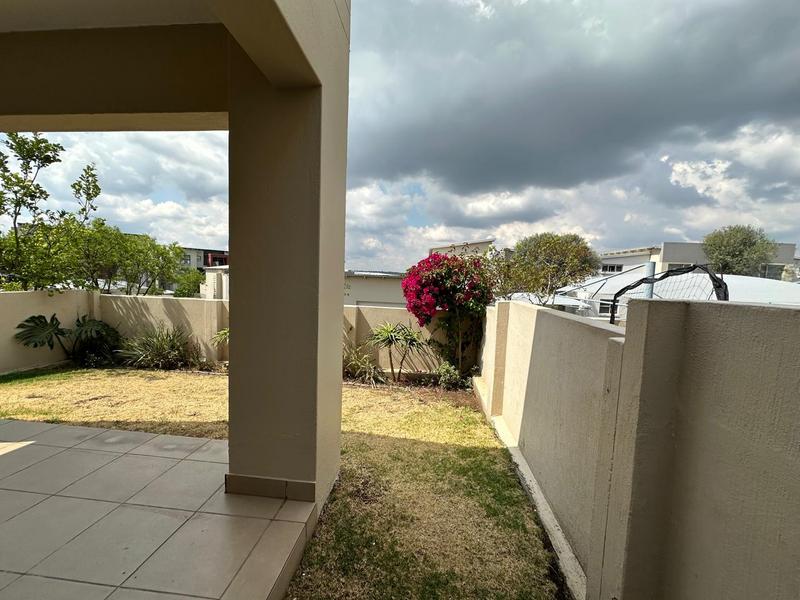 To Let 2 Bedroom Property for Rent in Beverley Gauteng