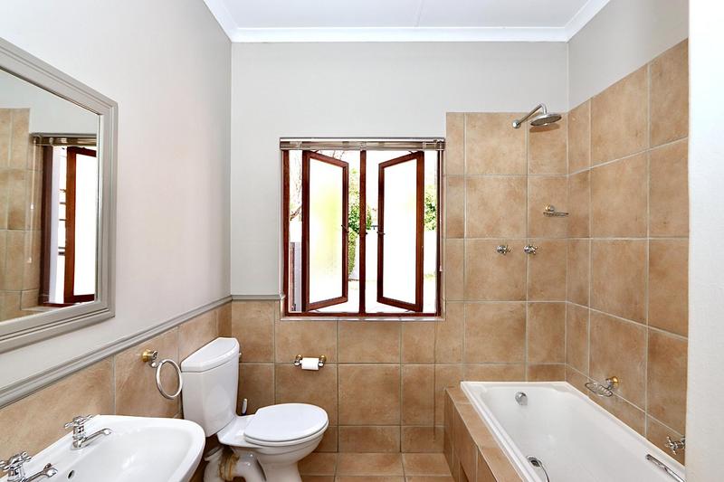To Let 3 Bedroom Property for Rent in Beverley Gauteng