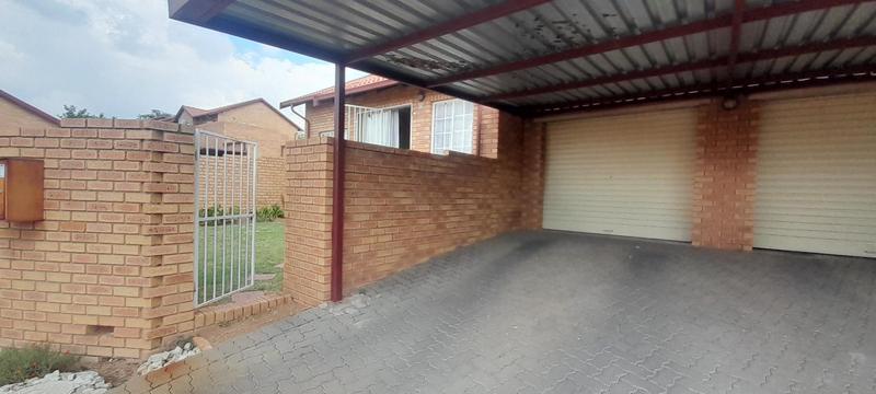 To Let 2 Bedroom Property for Rent in The Reeds Gauteng