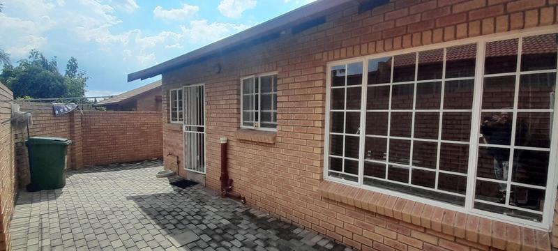 To Let 2 Bedroom Property for Rent in The Reeds Gauteng