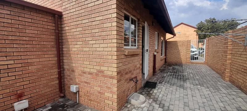 To Let 2 Bedroom Property for Rent in The Reeds Gauteng