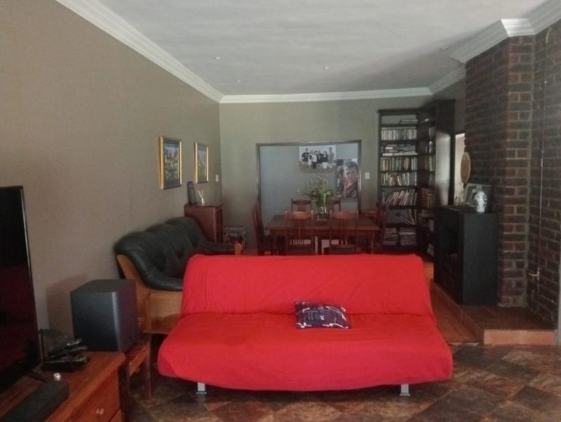 5 Bedroom Property for Sale in Uitzicht Gauteng