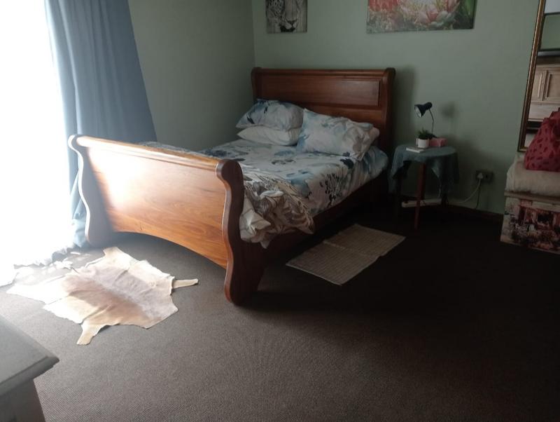 5 Bedroom Property for Sale in Uitzicht Gauteng