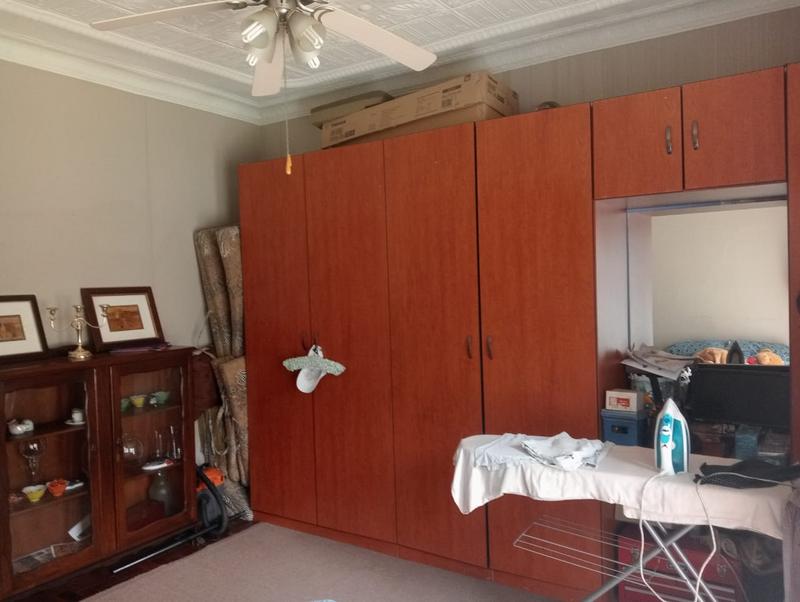 5 Bedroom Property for Sale in Uitzicht Gauteng