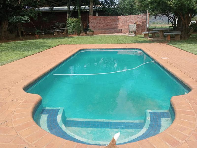 5 Bedroom Property for Sale in Uitzicht Gauteng
