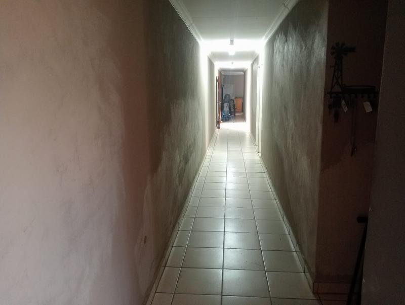 5 Bedroom Property for Sale in Uitzicht Gauteng
