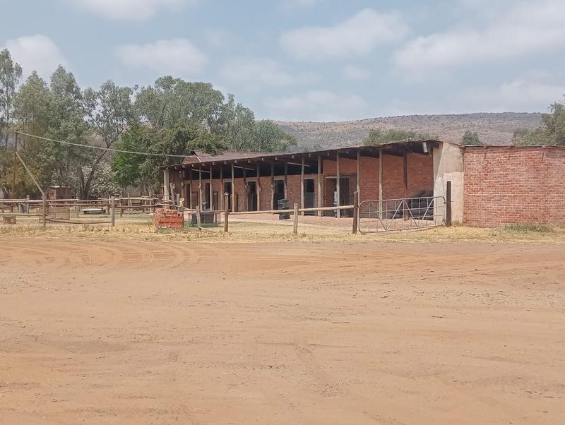 5 Bedroom Property for Sale in Uitzicht Gauteng
