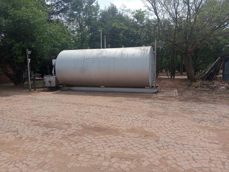 5 Bedroom Property for Sale in Uitzicht Gauteng