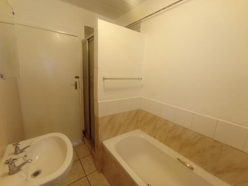 To Let 2 Bedroom Property for Rent in Florida Gauteng